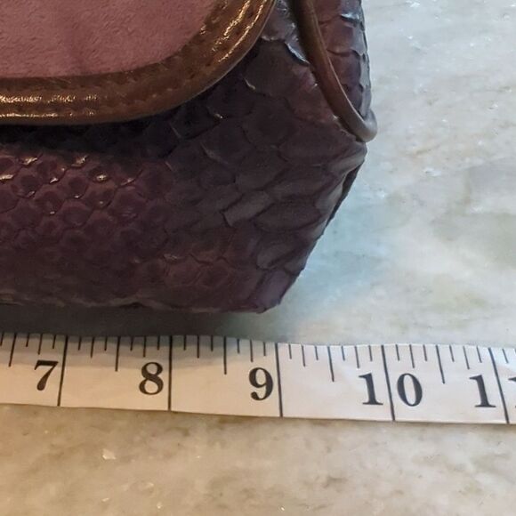 Elizabeth Arden Wristlet Women's Snakeskin Style Purple Snap Closure - Picture 10 of 12